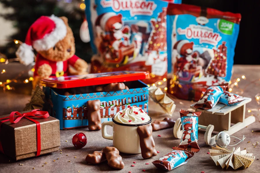 CEMOI Boite métal de Noël Petit Ourson Guimauve au chocolat au lait (170g)